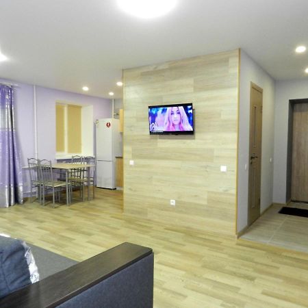 3-Room Apartment Near Inturist On Sobornyi Avenue 156, By Grandhome Zaporizhia ภายนอก รูปภาพ