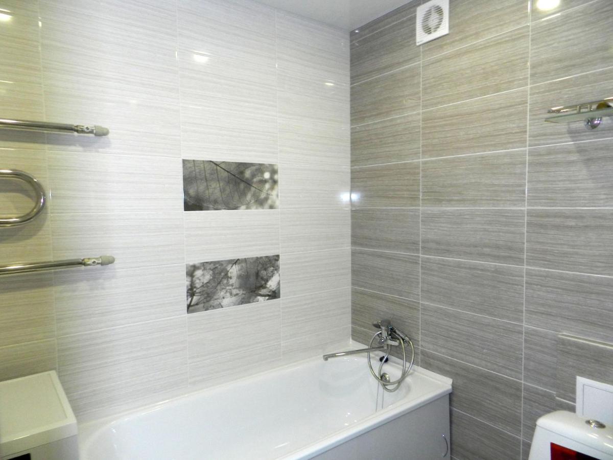 3-Room Apartment Near Inturist On Sobornyi Avenue 156, By Grandhome Zaporizhia ภายนอก รูปภาพ