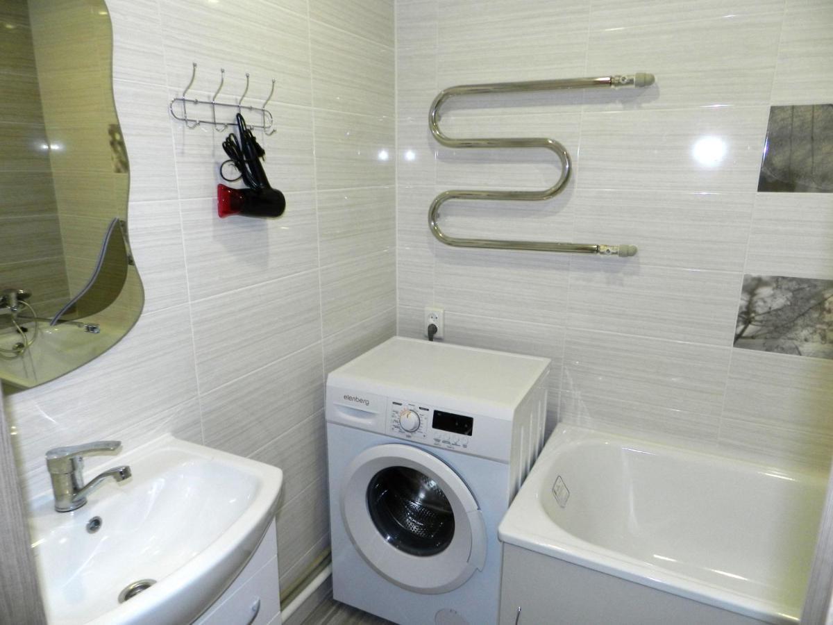 3-Room Apartment Near Inturist On Sobornyi Avenue 156, By Grandhome Zaporizhia ภายนอก รูปภาพ