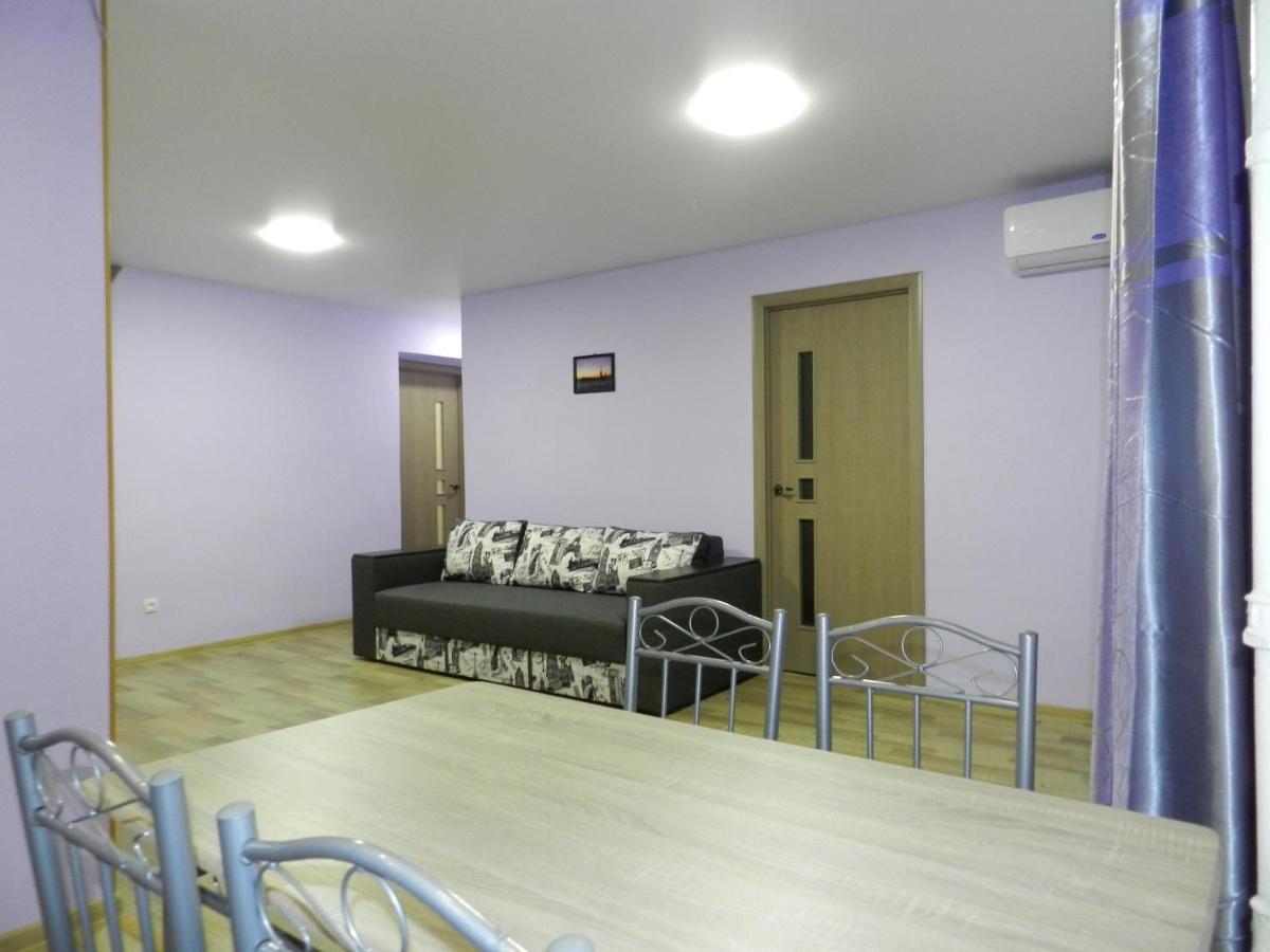 3-Room Apartment Near Inturist On Sobornyi Avenue 156, By Grandhome Zaporizhia ภายนอก รูปภาพ