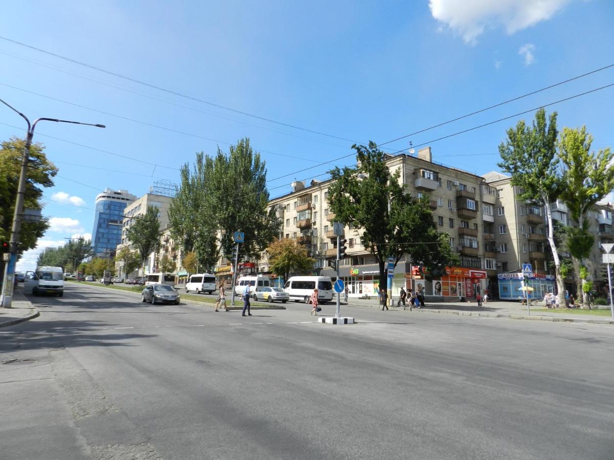 3-Room Apartment Near Inturist On Sobornyi Avenue 156, By Grandhome Zaporizhia ภายนอก รูปภาพ