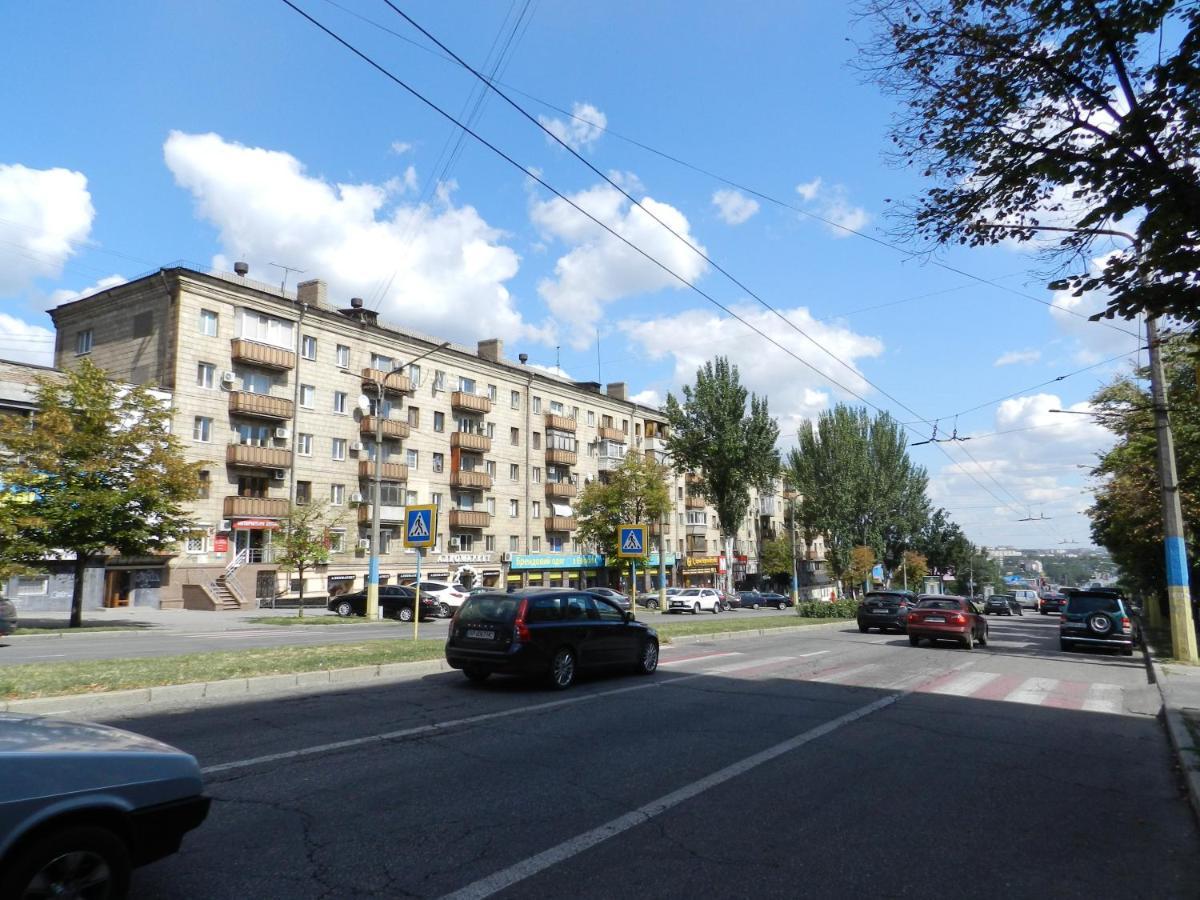 3-Room Apartment Near Inturist On Sobornyi Avenue 156, By Grandhome Zaporizhia ภายนอก รูปภาพ